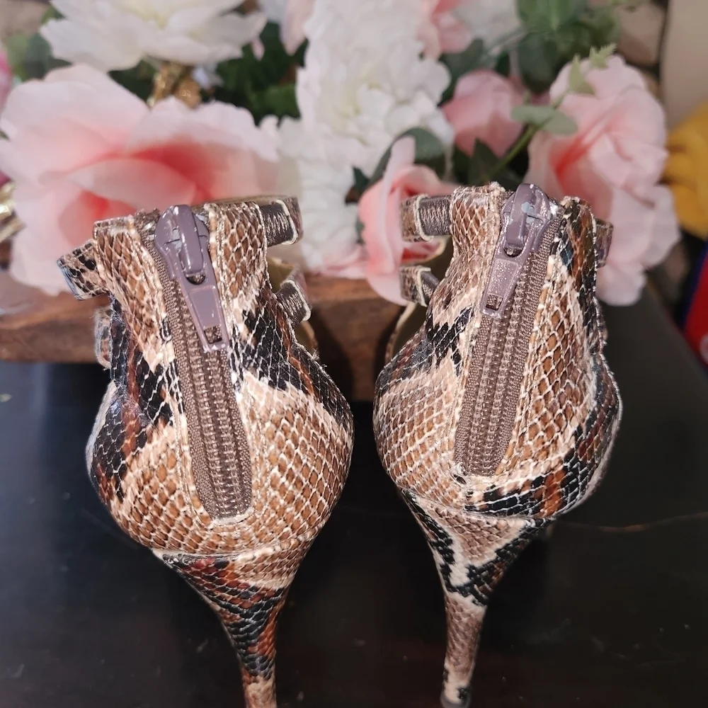 Cathy Jean size 6 Heels